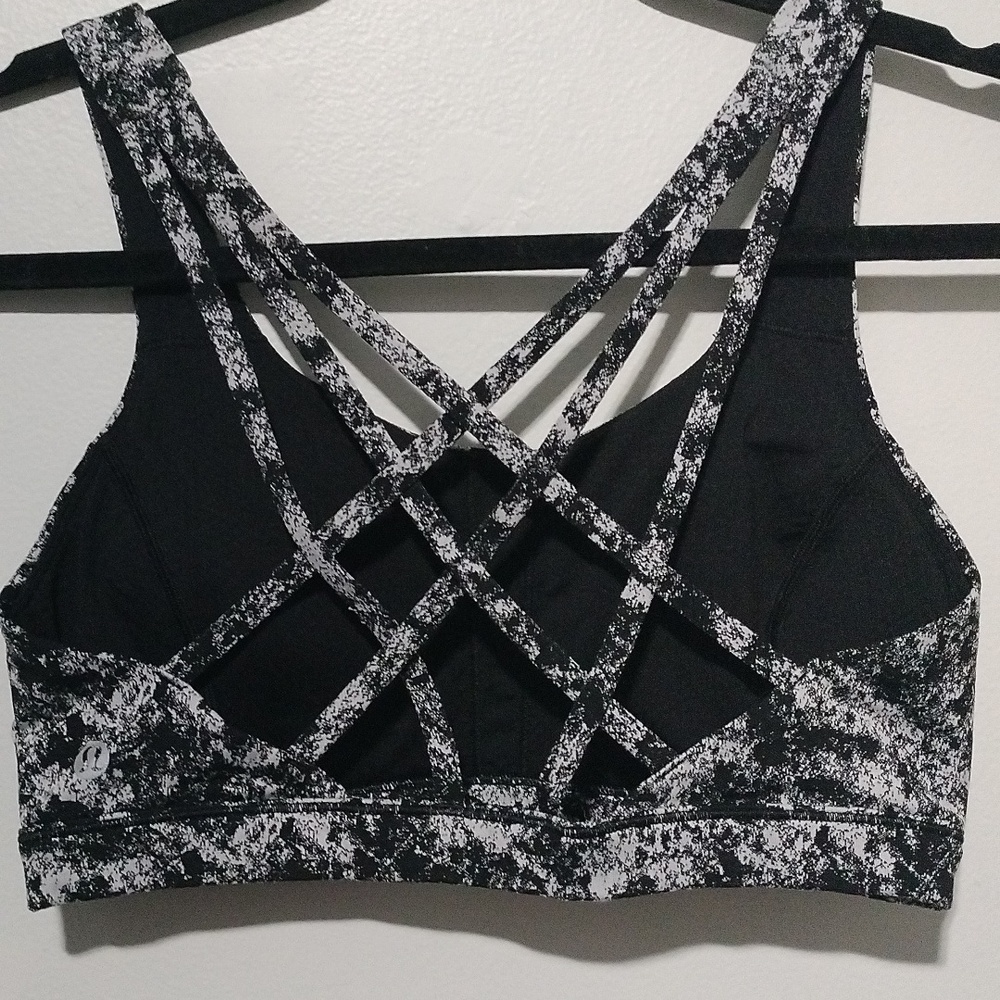 Lululemon Free to be serene light support sports bra size 6